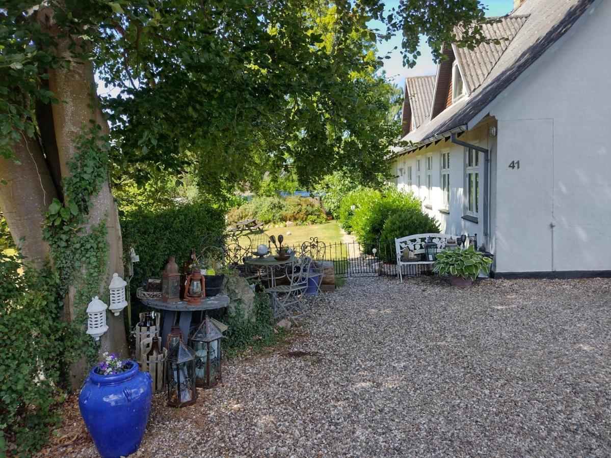 Bed and Breakfast Den Gamle Apotekergaard Hong Exterior foto